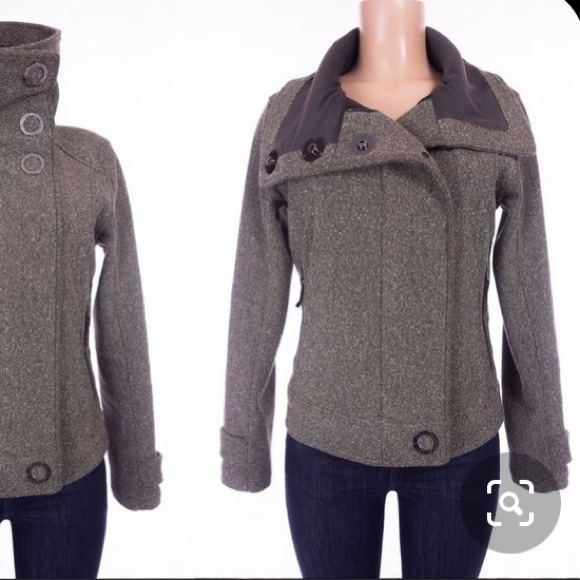 Lululemon coat - Picture 6 of 6